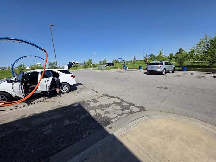 GO Car Wash Picture 10