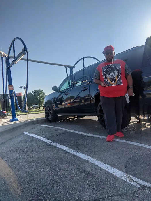 GO Car Wash Picture 4