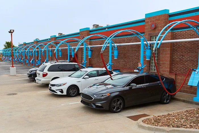 GO Car Wash Picture 5