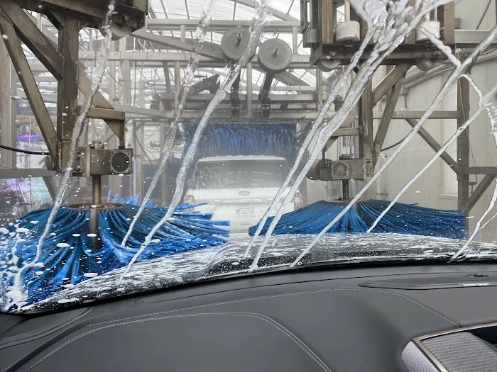 GO Car Wash Picture 4