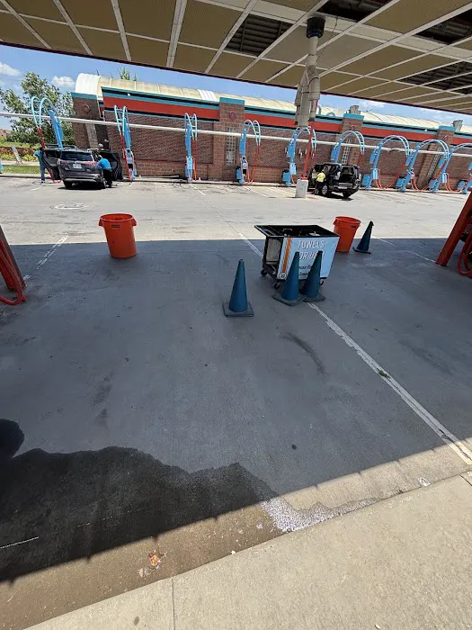 GO Car Wash Picture 9