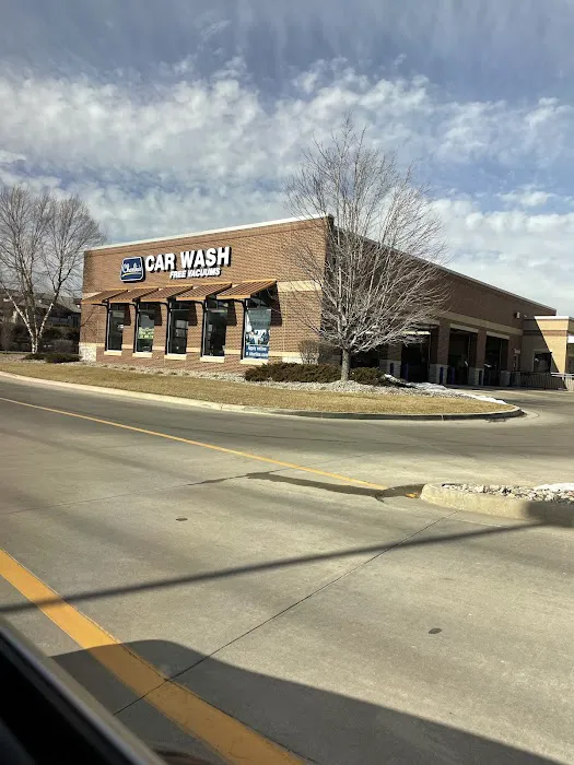 Charlie's Car Wash Picture 2