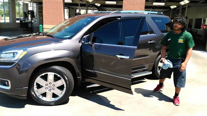 Charlie's Car Wash Picture 5