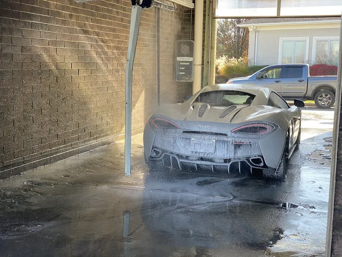 Bubble Time Car Wash Picture 4