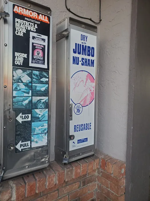 Big Billie's Car Wash Picture 1