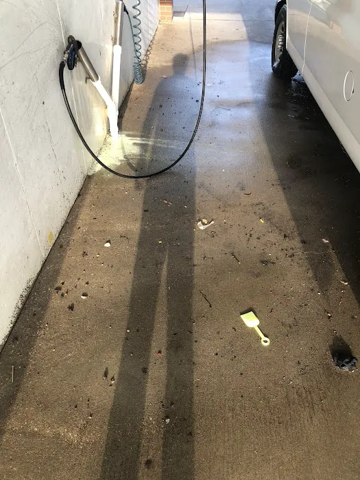 Whale Spout Car Wash Picture 3