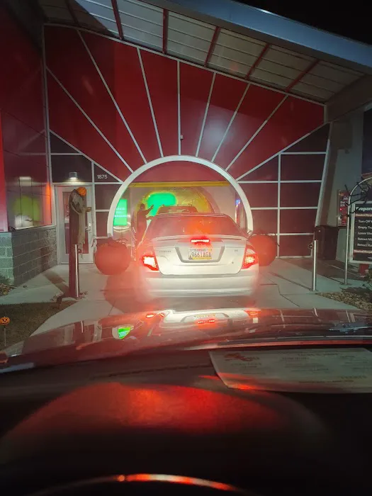 Tommy's Express® Car Wash Picture 5