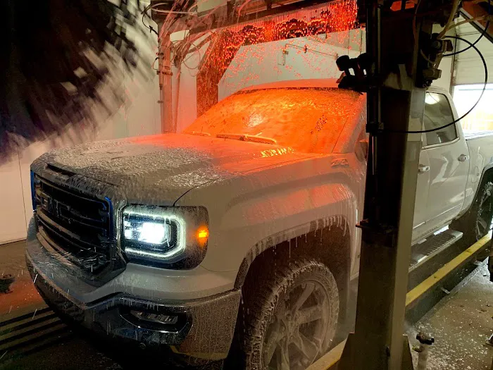 GO Car Wash Picture 5