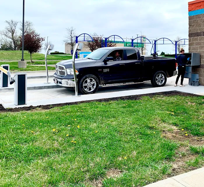 GO Car Wash Picture 7