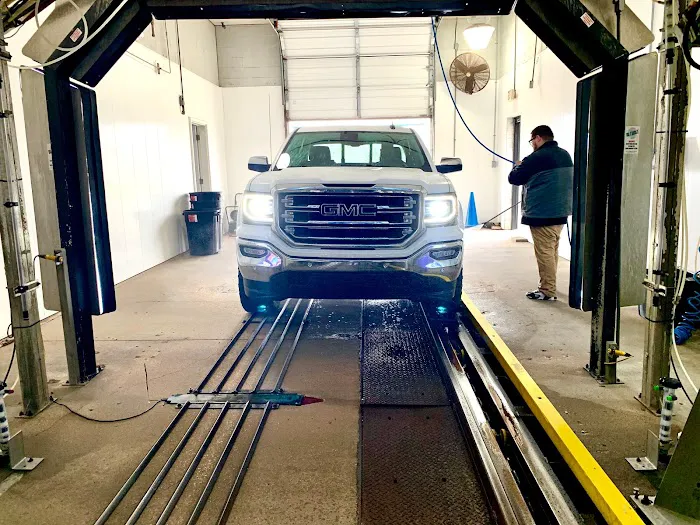 GO Car Wash Picture 6