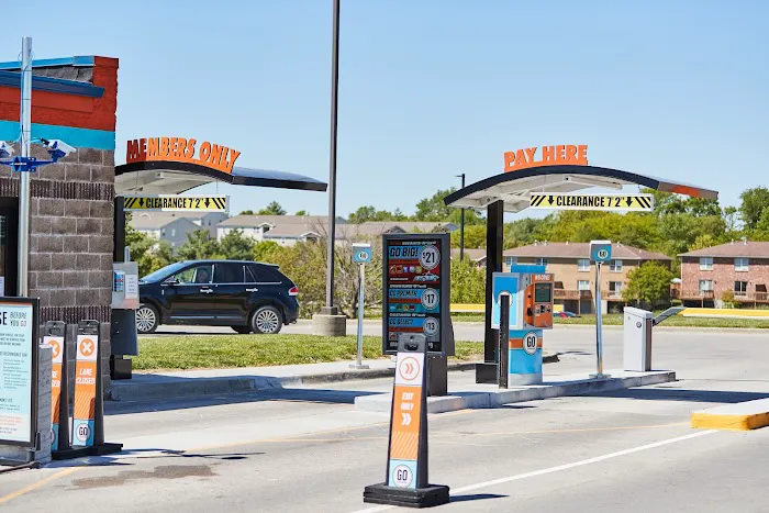 GO Car Wash Picture 4