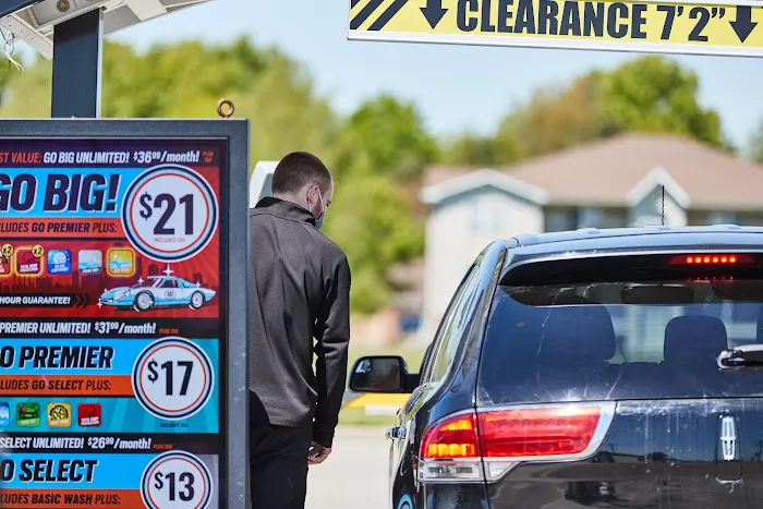 GO Car Wash Picture 9