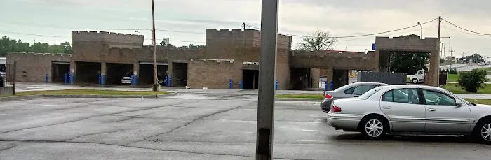 Dr. Spotless Car Wash Picture 9