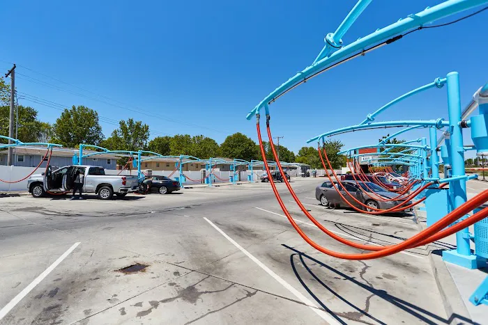 GO Car Wash Picture 8