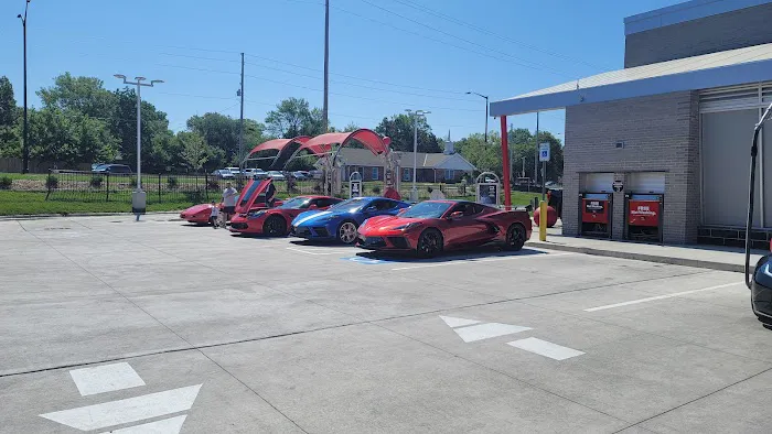 Tommy's Express® Car Wash Picture 10