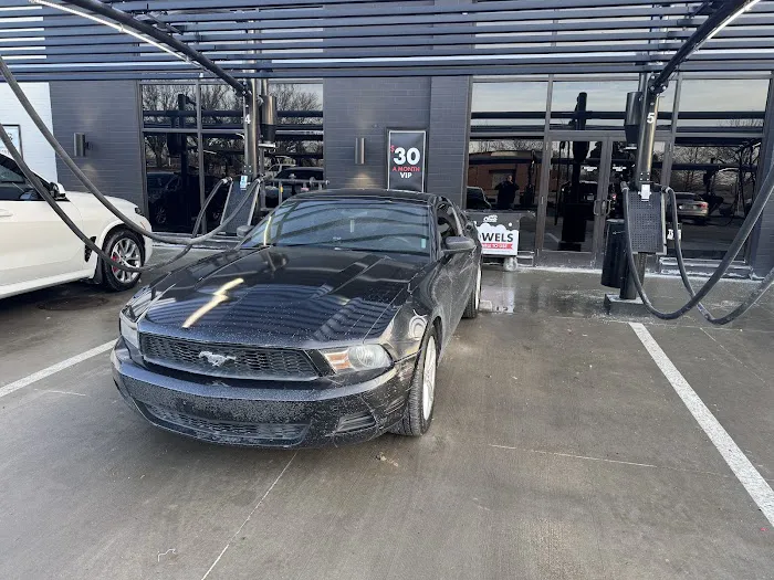 Club Car Wash Picture 4