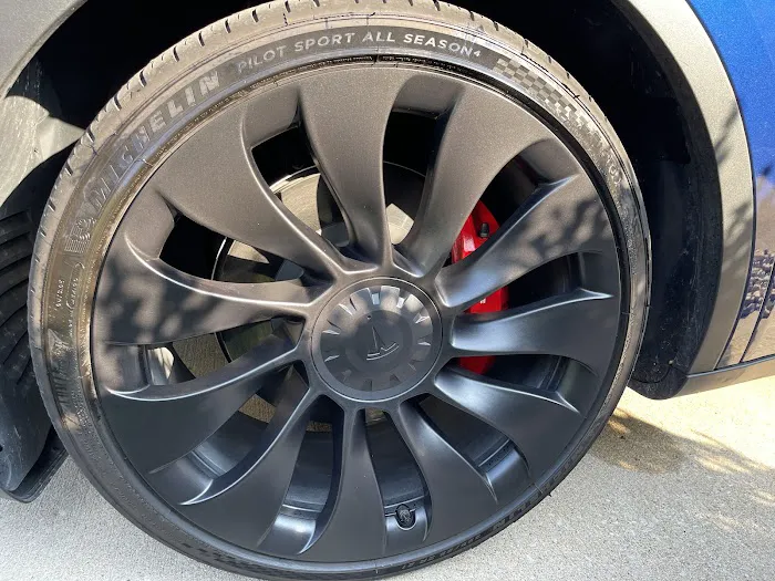 Tidal Wave Auto Spa | Car Wash Picture 6