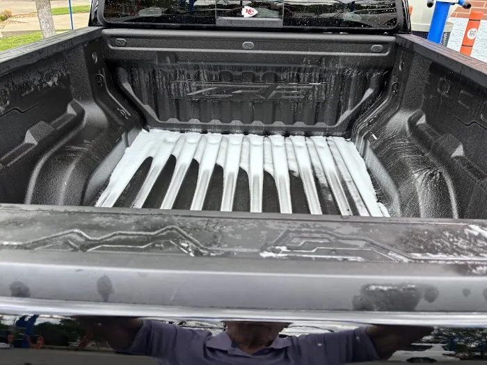 GO Car Wash Picture 7