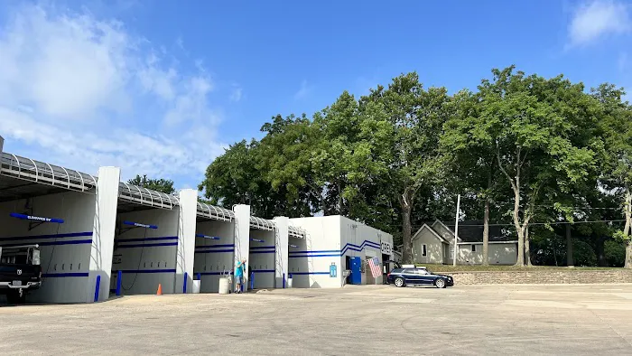 Greenwood Carwash Picture 3