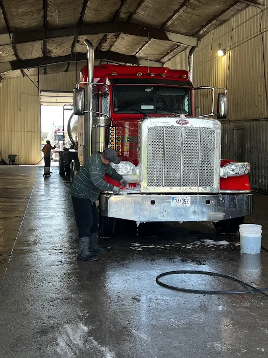 Triple H Family Truck Wash Picture 2
