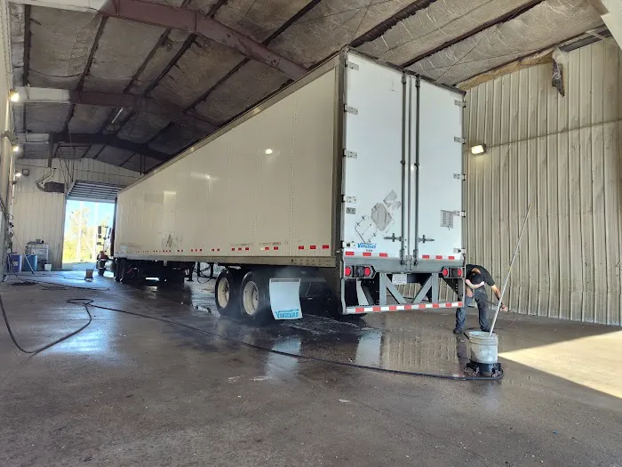 Triple H Family Truck Wash Picture 4