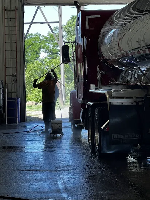 Triple H Family Truck Wash Picture 9