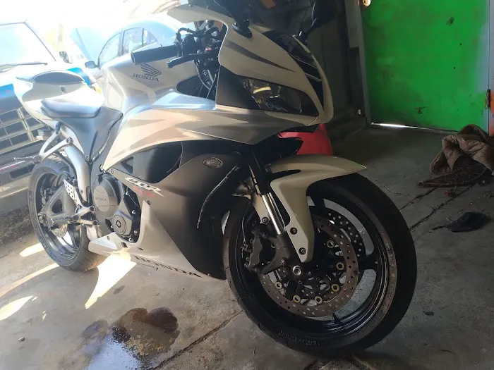 K & T Car Wash Picture 3