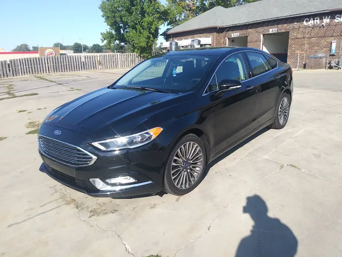 K & T Car Wash Picture 1