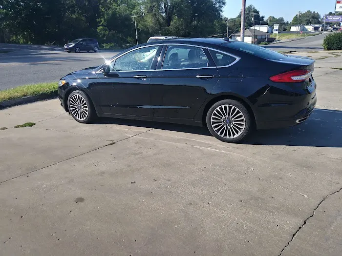 K & T Car Wash Picture 8