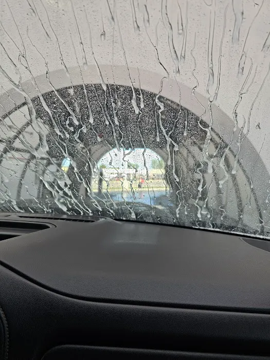 Tommy's Express® Car Wash Picture 7