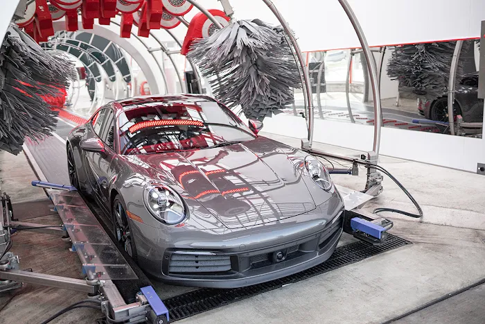 Tommy's Express® Car Wash Picture 9