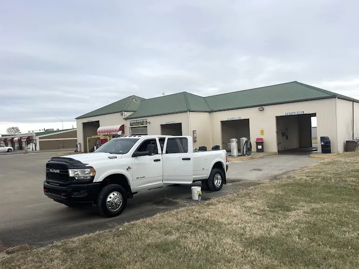 Peculiar RV & Car Wash Picture 4