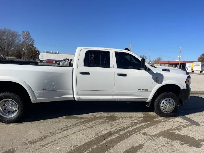 Peculiar RV & Car Wash Picture 1