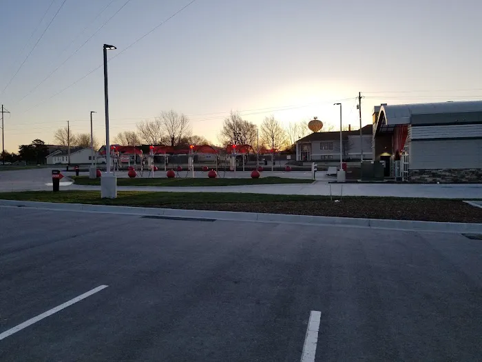 Tommy's Express® Car Wash Picture 2