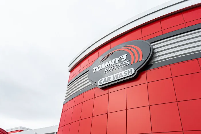 Tommy's Express® Car Wash Picture 6