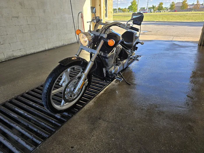 Stop & Shine Car Wash Picture 2