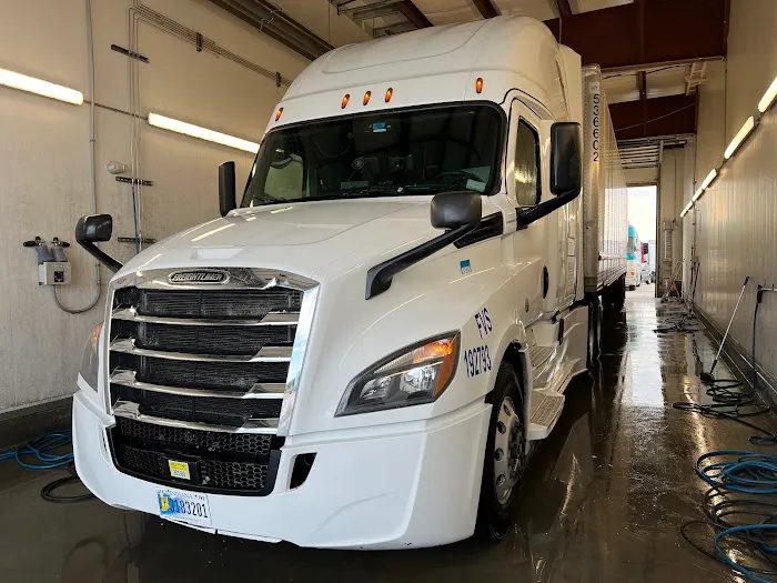 On The Go Truck Wash Picture 5