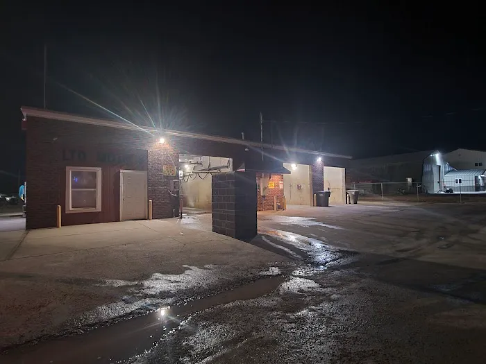 Dans Car Wash Picture 4