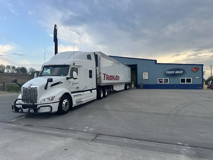 Truck Wash at Love's Travel Stops Picture 3