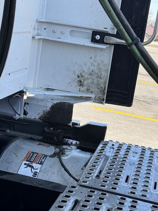 Truck Wash at Love's Travel Stops Picture 5