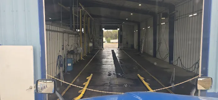 Truck Wash at Love's Travel Stops Picture 4