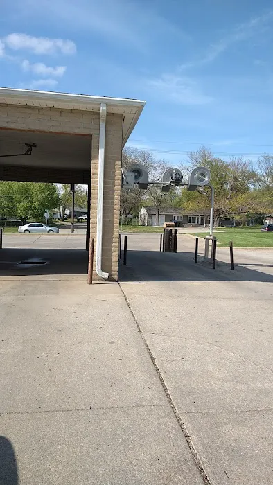 37th Street Carwash Picture 8