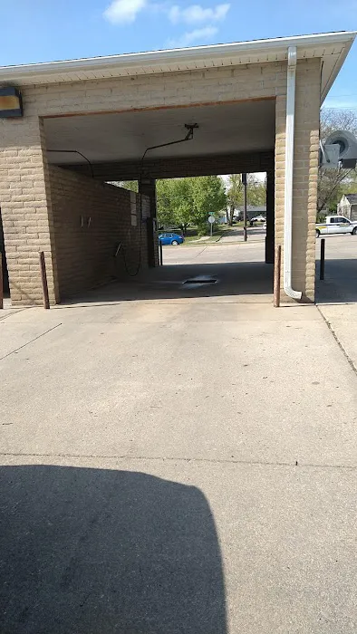 37th Street Carwash Picture 7