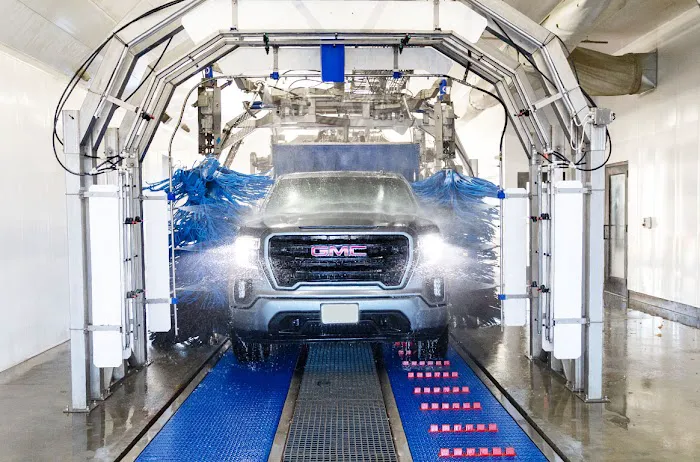 Wild Blue Car Wash Picture 1