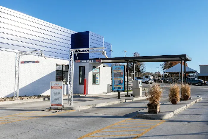 Wild Blue Car Wash Picture 3