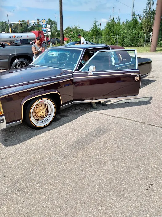 Bob's Car Wash Picture 10