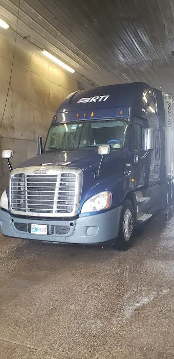 Topeka Truck and RV Wash Picture 1