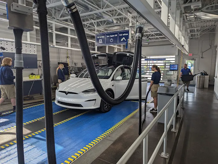 Charlie's Car Wash Picture 8