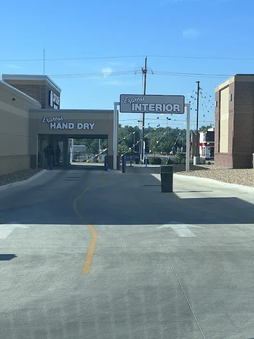 Charlie's Car Wash Picture 3