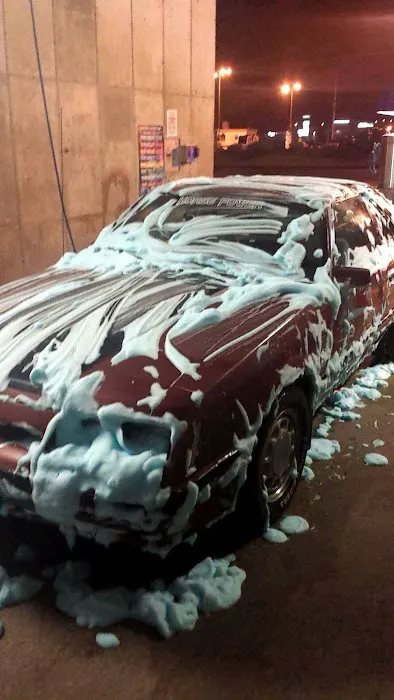 Tenth & Thompson Car Wash Picture 1